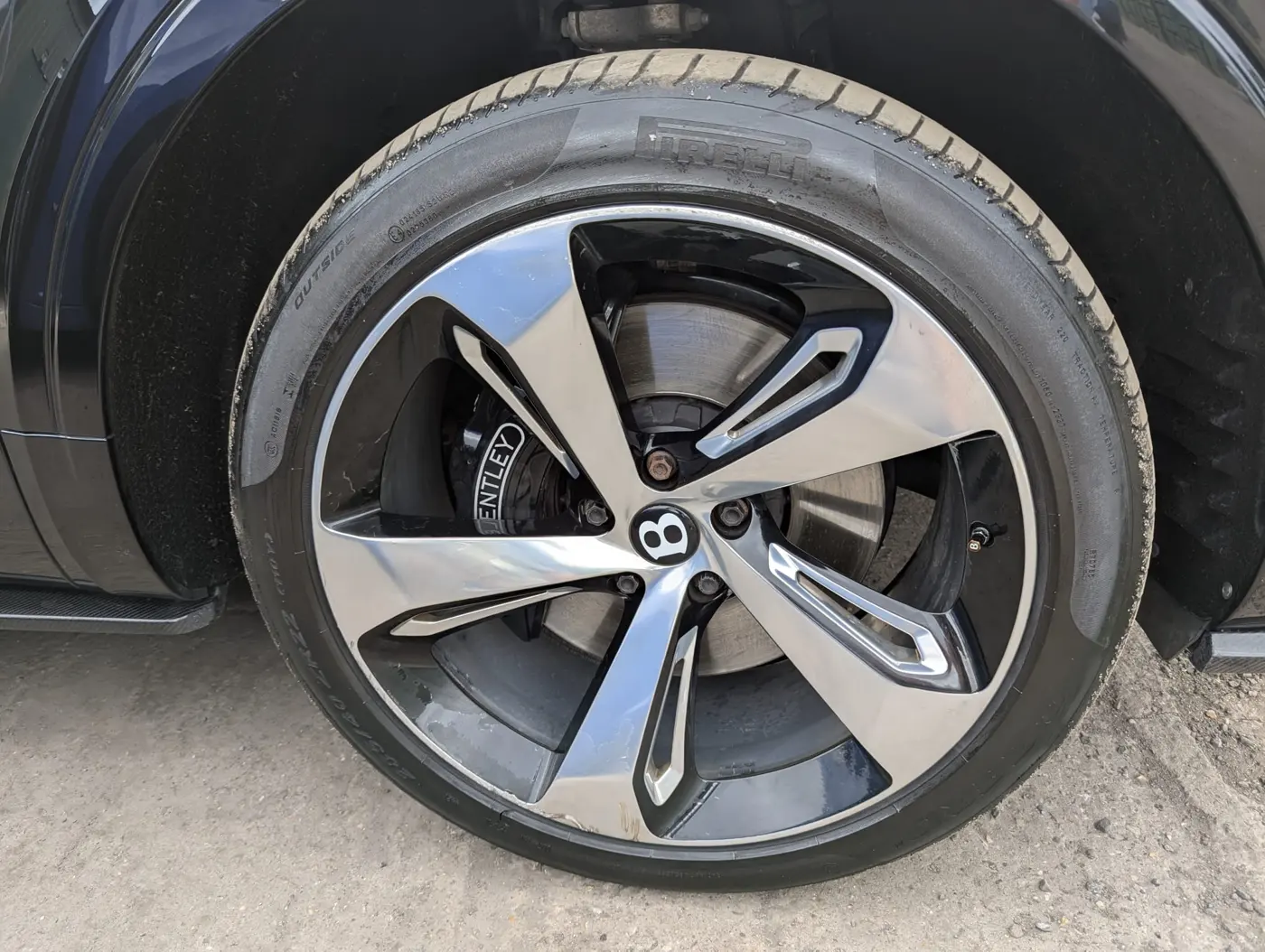 Refurbished Bentley alloy wheel at WK Detailing, Stratford-upon-Avon